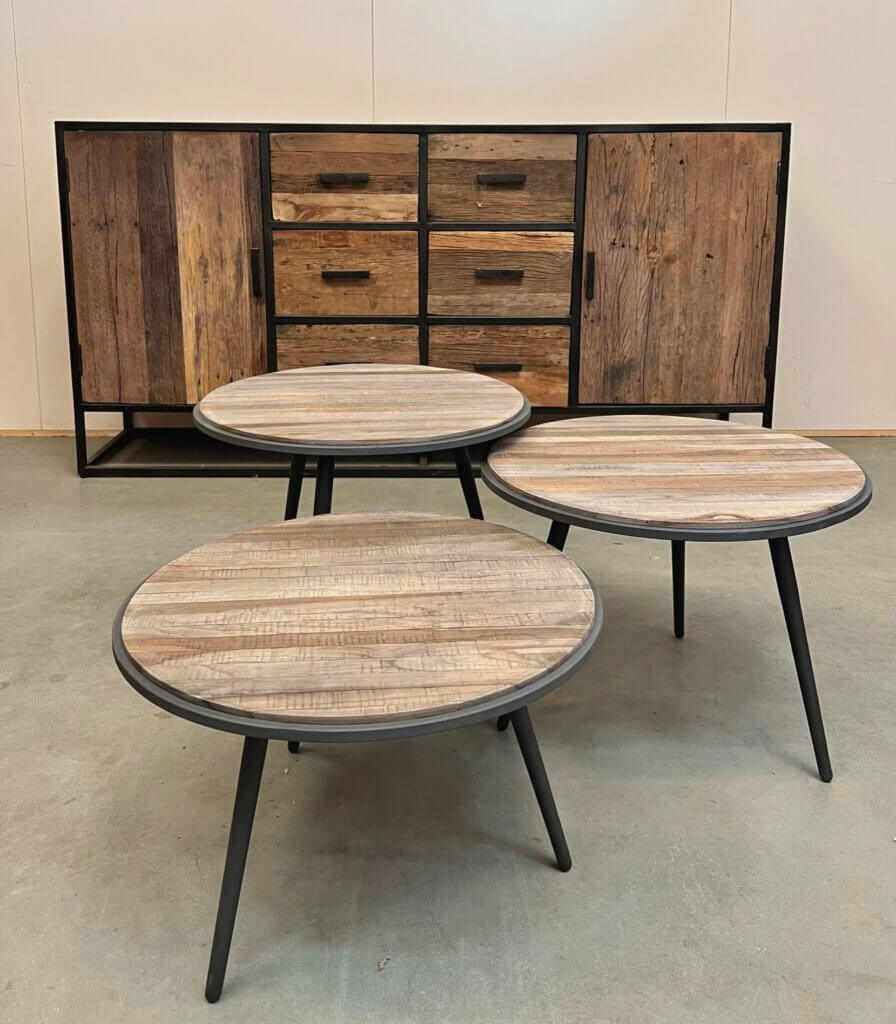 Speelse set van 3 salontafels gemaakt van teakhout