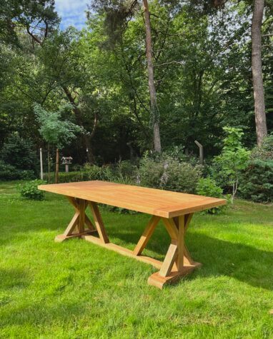 Teak tuin kloostertafel close-up