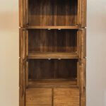 Bergruimte van de moderne teakkast