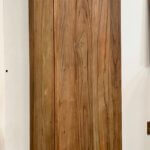 Wandkast gemaakt van massief teakhout