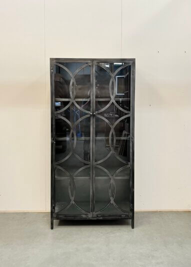 Stoere kast gemaakt van staal