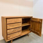 Geopende deur teak dressoir 120 cm breed