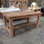 Maatwerk tafel met middenbalk en laden teakhout