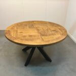 Teakhouten ronde tafel met ingelegd blad