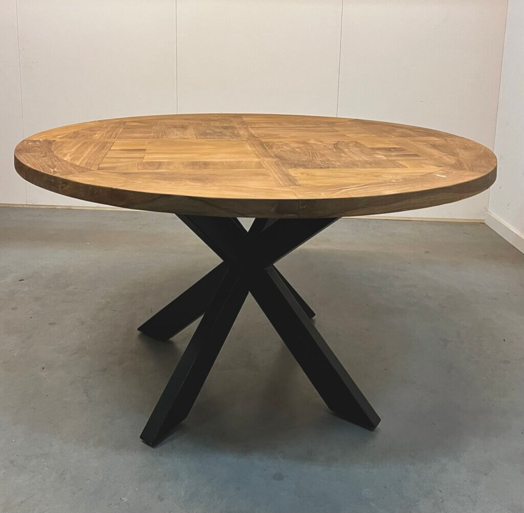 Ronde eetkamer tafel met een ingelegd blad