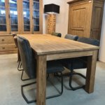 Uitschuifbare teak tafel