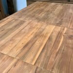 Close up uitschuiftafel massief teakhout