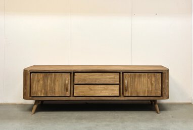 Tv-meubel gemaakt van teakhout uitgevoerd in de retro stijl