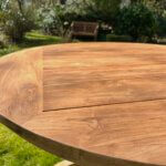 Close-up teakhouten tuintafel