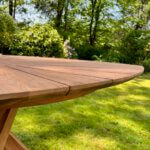 Close up driehoekige tuintafel