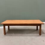 Moderne eenvoudige salontafel