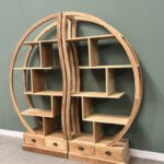 Boekenkast van indoteak