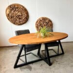 teaktafel gemaakt van gerecycled hout.