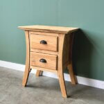 houten nachtkast met twee laden