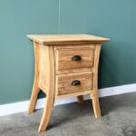 teakhouten nachtkast met massieve laden