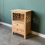 bijzondere nachtkast van teakhout